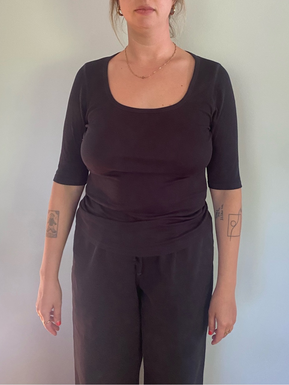 Everlane Black Scoop Neck Elbow Sleeve Top